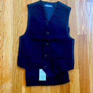 Van Heusen little boys SUIT!  NEW, with tags, NEVER WORN!Sz 7. Vest and pants.